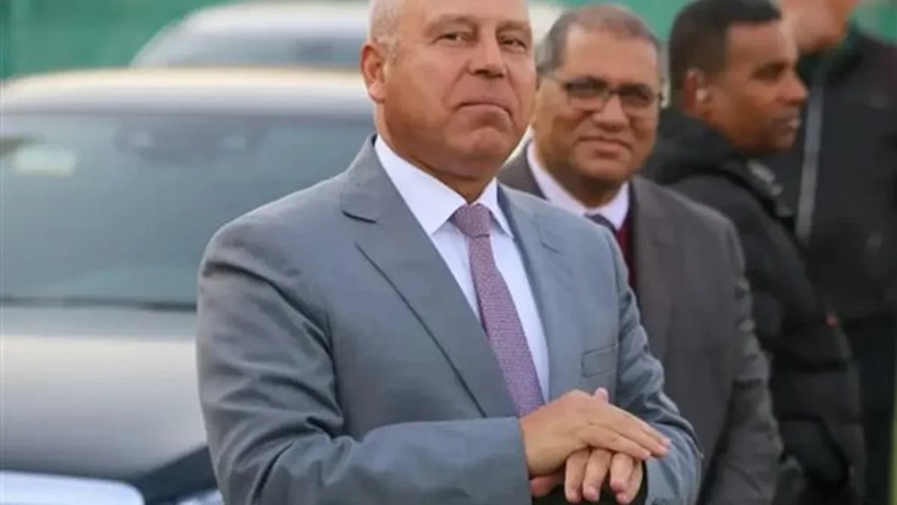 تحرك حكومي عاجل.. وزير النقل يتفقد موقع الهبوط الأرضي في محطة مترو الملك الصالح